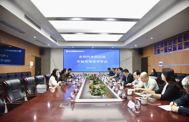 吉利汽車集體照.jpg